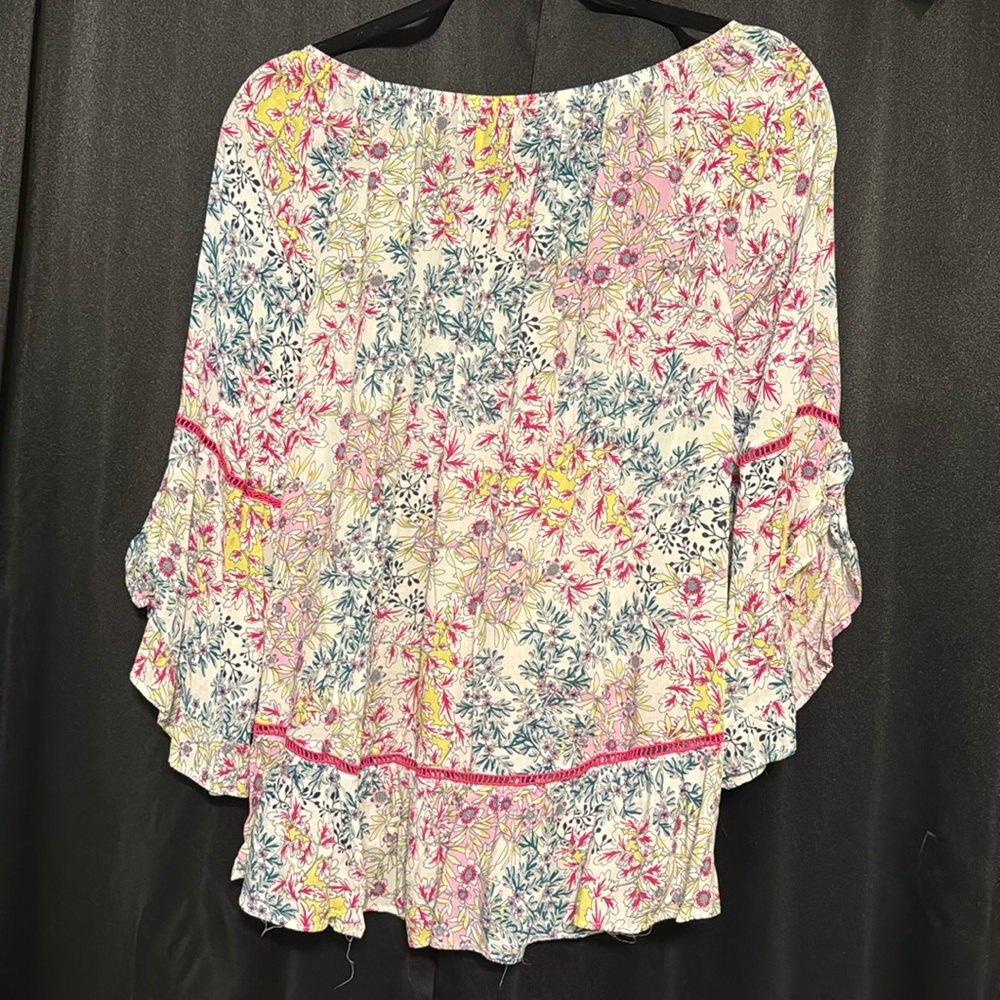 Fever 3/4 Sleeve Floral Boho Top with Butterfly Bell Sleeves Medium